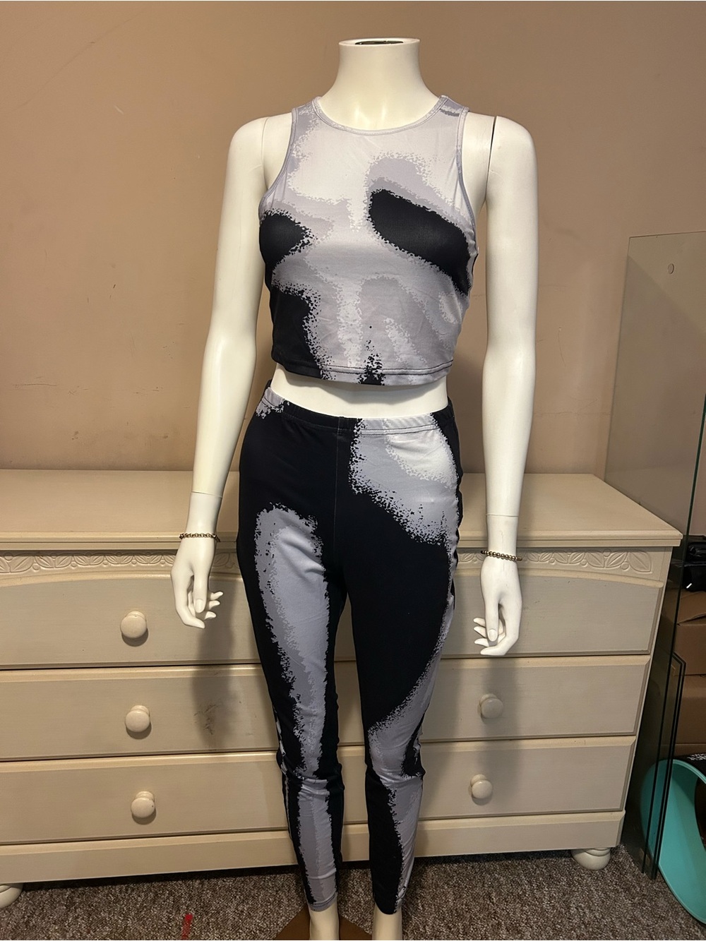 SHEIN Black & Light Gray Abstract Print High-Waist Leggings and Crop Tank Set